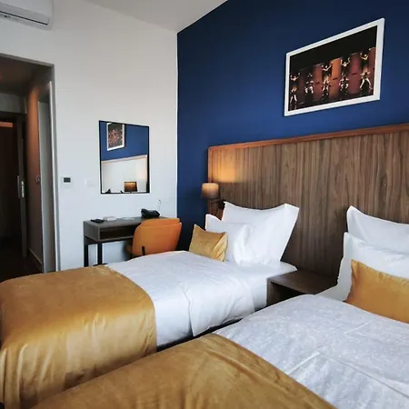 Hotel Sustipan 3*